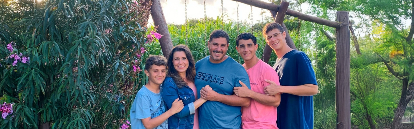 Família Quaresma em ambiente externo